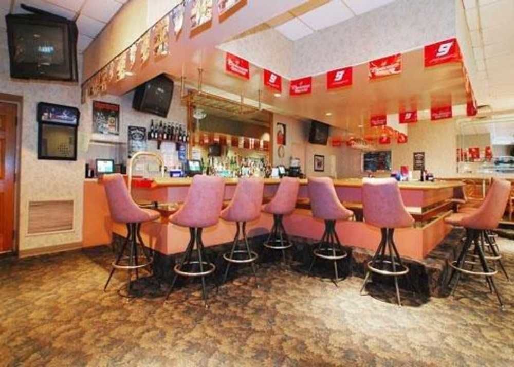 Rodeway Inn Conference Center クローフォーズビル エクステリア 写真