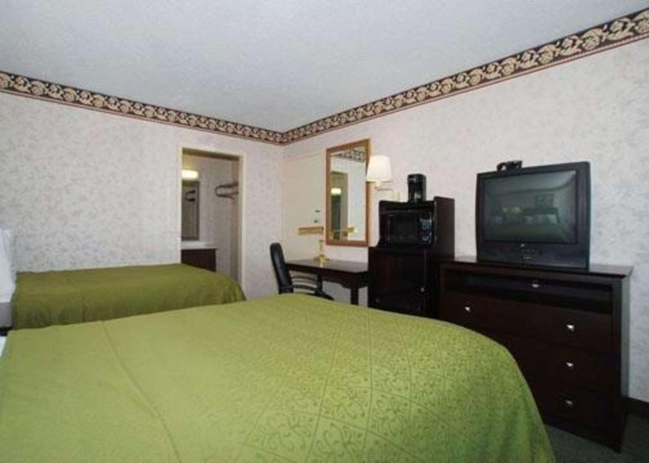 Rodeway Inn Conference Center クローフォーズビル エクステリア 写真